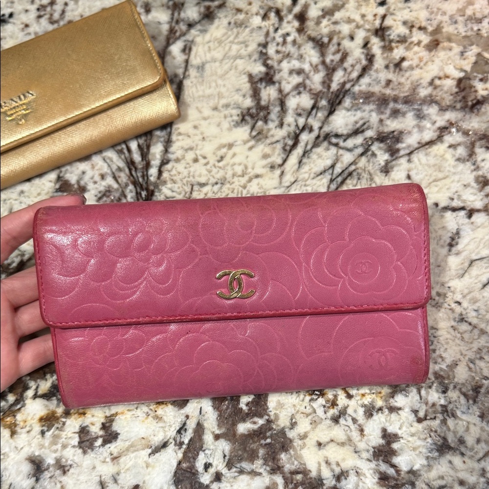Chanel gusset lambskin wallet